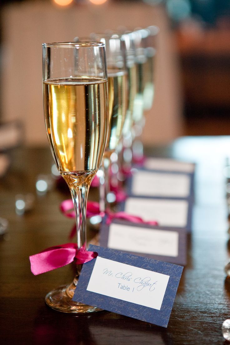 Essential Item for a Chic Overseas Party: Cute DIY 'Escort Cards'♩にて紹介している画像