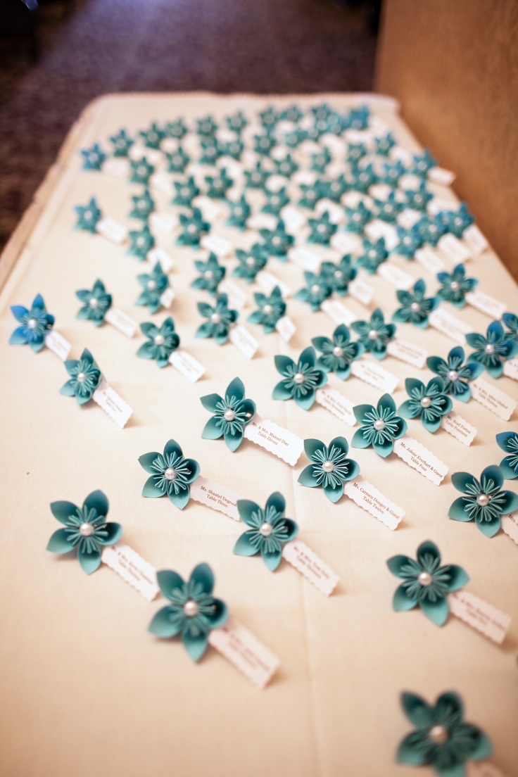 Essential Item for a Chic Overseas Party: Cute DIY 'Escort Cards'♩にて紹介している画像
