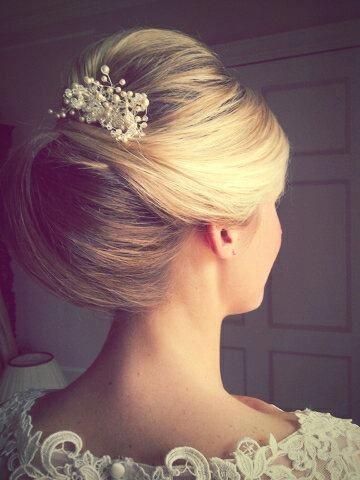 Cute and Glamorous Updo Hairstyles Lookbook ♡にて紹介している画像