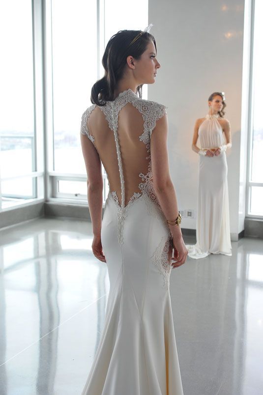 Three Wedding Dress Brands that Shine from the Back♡にて紹介している画像