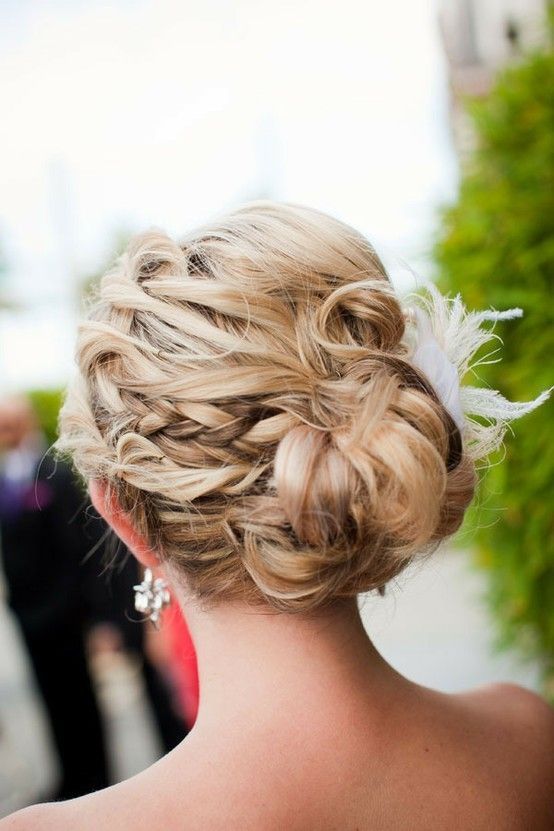 Cute and Glamorous Updo Hairstyles Lookbook ♡にて紹介している画像