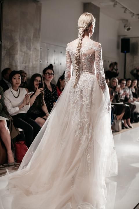 Three Wedding Dress Brands that Shine from the Back♡にて紹介している画像