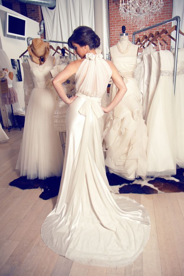 Three Wedding Dress Brands that Shine from the Back♡にて紹介している画像