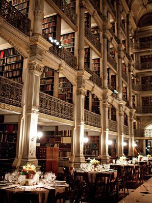 "Become a Belle: A Romantic Wedding Theme Inspired by 'Beauty and the Beast'"にて紹介している画像