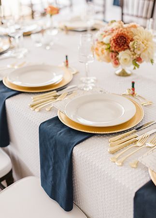 Summer Is Just Around the Corner! Stylish Table Coordination in Navy Color ♡にて紹介している画像