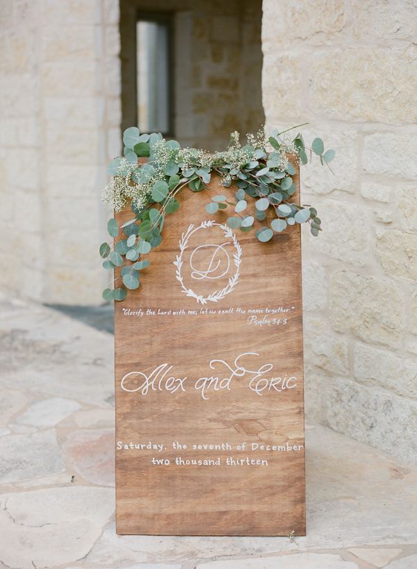 Essential Items for a Destination Wedding! A Special Feature on Stylish Welcome Boards from Around the World ♡にて紹介している画像