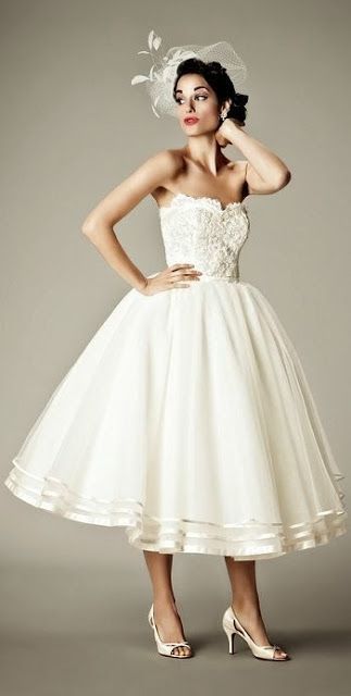 60年代風＊ミモレ丈ドレスで夏ウェディングを可愛く決めたい♡にて紹介している画像