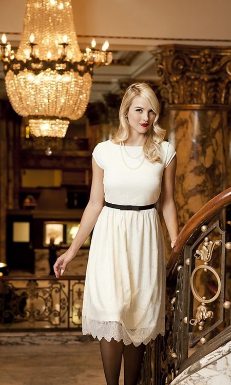 This Year's Trend! Become a Loved and Elegant Bride with "French Sleeves" ♡にて紹介している画像