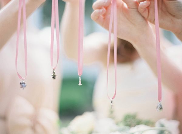 "Have You Heard About 'Cake Pulls'? An Interactive Experience Where All Guests Participate Like a Fortune Telling!"にて紹介している画像