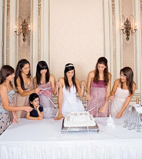 "Have You Heard About 'Cake Pulls'? An Interactive Experience Where All Guests Participate Like a Fortune Telling!"にて紹介している画像