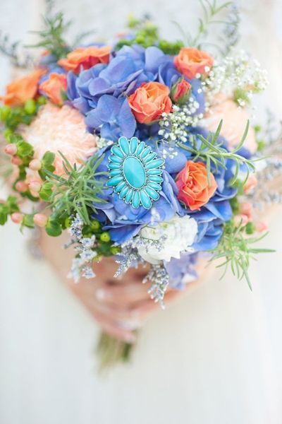 A Bouquet Blended with Brooches: Exceptionally Cute and Romantic ♡にて紹介している画像