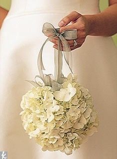 Don't Let the Rainy Season Get You Down! How About a Wedding Featuring Hydrangeas as the Main Flower?にて紹介している画像