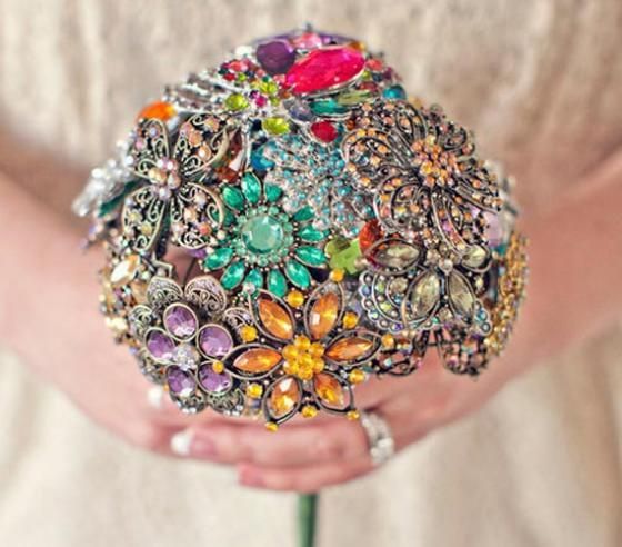 A Bouquet Blended with Brooches: Exceptionally Cute and Romantic ♡にて紹介している画像