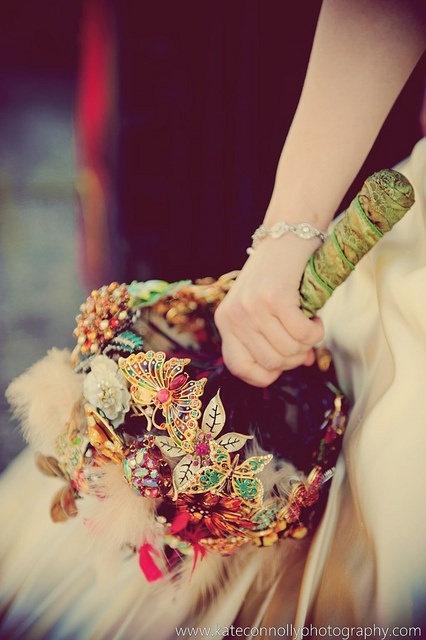 A Bouquet Blended with Brooches: Exceptionally Cute and Romantic ♡にて紹介している画像