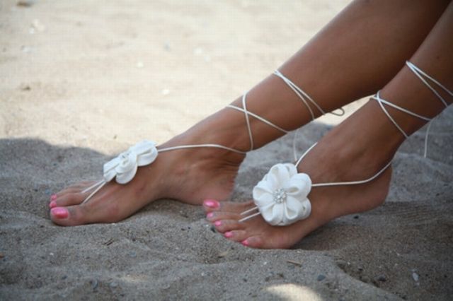 Let's DIY Adorable Sandals for Your Dream Beach Wedding! ♩にて紹介している画像