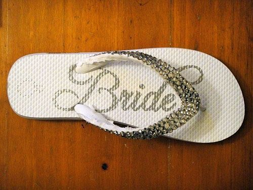 Let's DIY Adorable Sandals for Your Dream Beach Wedding! ♩にて紹介している画像