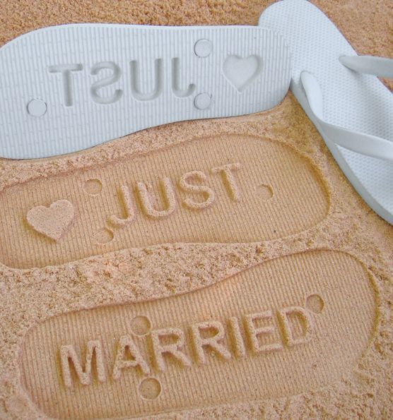 Let's DIY Adorable Sandals for Your Dream Beach Wedding! ♩にて紹介している画像