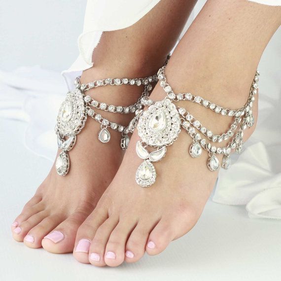 Let's DIY Adorable Sandals for Your Dream Beach Wedding! ♩にて紹介している画像