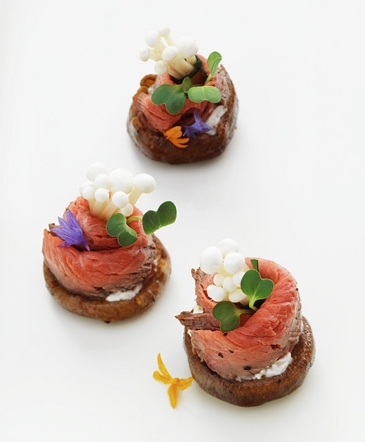 A Collection of Cute Foods Featuring Edible Flowers ♡にて紹介している画像