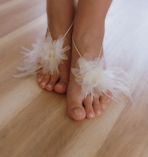 Let's DIY Adorable Sandals for Your Dream Beach Wedding! ♩にて紹介している画像