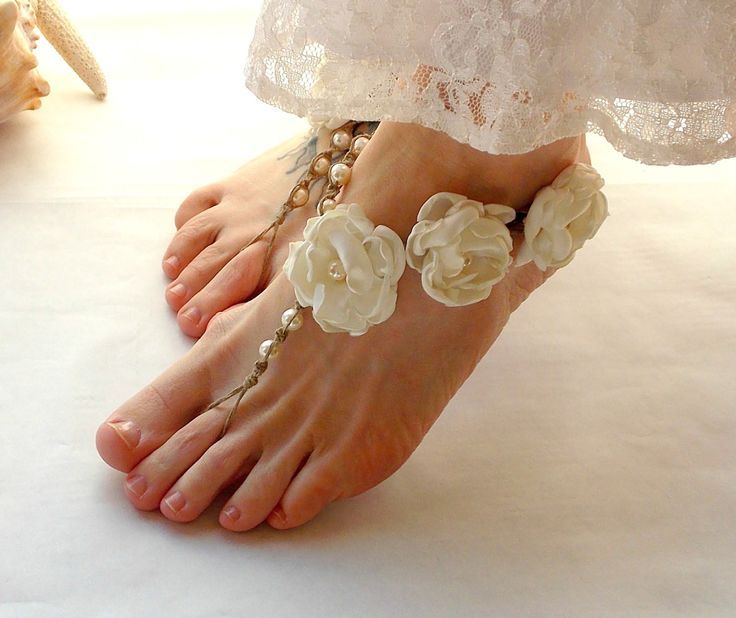 Let's DIY Adorable Sandals for Your Dream Beach Wedding! ♩にて紹介している画像