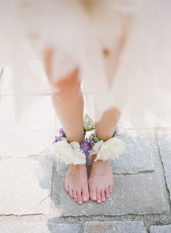 Let's DIY Adorable Sandals for Your Dream Beach Wedding! ♩にて紹介している画像