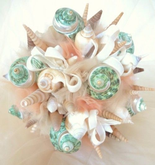 7 Enchanting Reasons to Dream of a Beach Wedding ♡にて紹介している画像