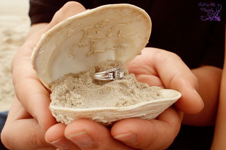 7 Enchanting Reasons to Dream of a Beach Wedding ♡にて紹介している画像