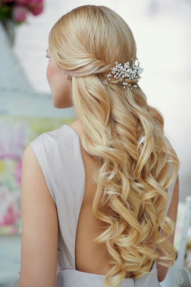 Cute and Romantic Down Style with Fluffy Curls ♡にて紹介している画像