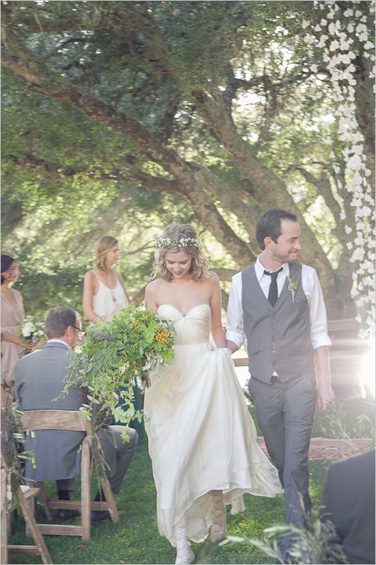 Are You Still Going Barefoot? The Adorable Charm of Sock Brides! ♡にて紹介している画像
