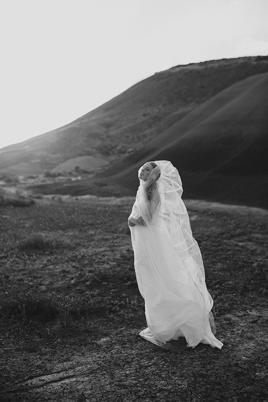 Not Yet Released in Japan! Obsessed with Elizabeth Dye's Wedding Dresses from Portland ♡にて紹介している画像