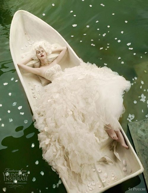 女王様になれるweddingドレス♡L.A.発の『St. Pucchi』はハリウッドセレブにも大人気♡にて紹介している画像