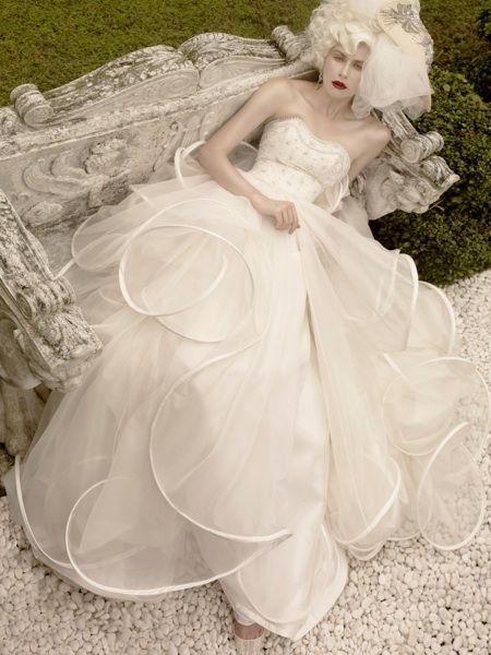 女王様になれるweddingドレス♡L.A.発の『St. Pucchi』はハリウッドセレブにも大人気♡にて紹介している画像