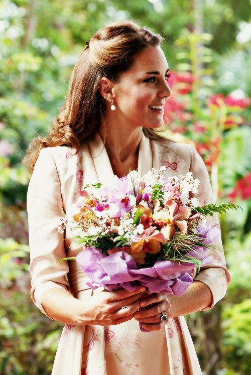 This Year's Trend: Become a Noble Bride with an Elegant Nude Lace Wedding Dress ☆にて紹介している画像