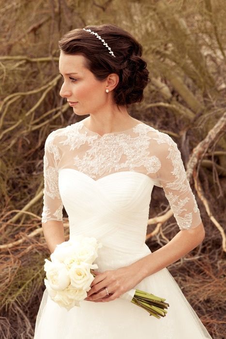 This Year's Trend: Become a Noble Bride with an Elegant Nude Lace Wedding Dress ☆にて紹介している画像