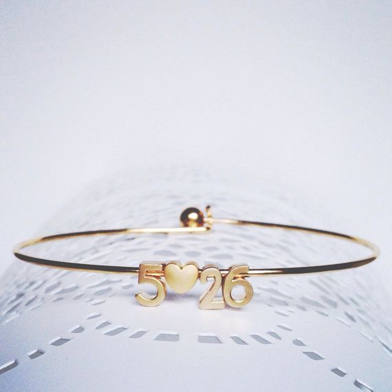 腕に光るビジューが可愛い♡きゅんとするデザインのブレスレットをあつめました♡にて紹介している画像