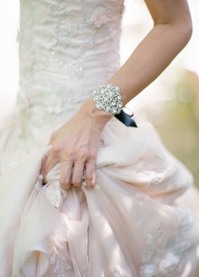 腕に光るビジューが可愛い♡きゅんとするデザインのブレスレットをあつめました♡にて紹介している画像