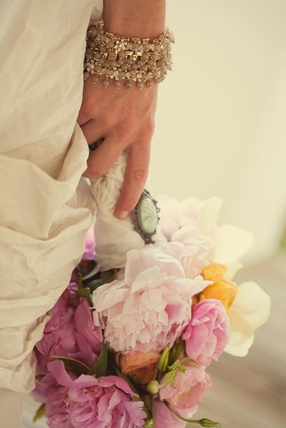 腕に光るビジューが可愛い♡きゅんとするデザインのブレスレットをあつめました♡にて紹介している画像