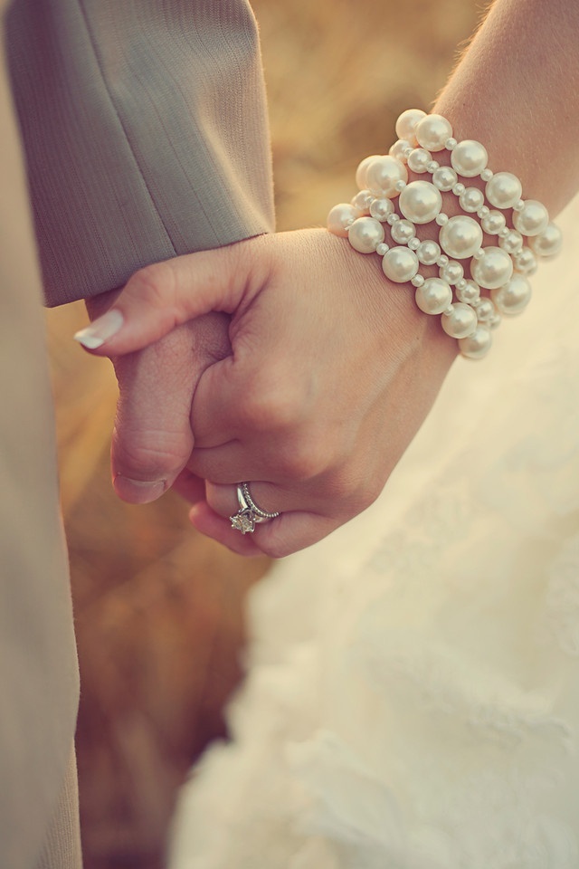 腕に光るビジューが可愛い♡きゅんとするデザインのブレスレットをあつめました♡にて紹介している画像