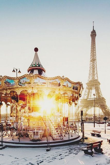 夢みたいに可愛い♡『メリーゴーランド』がテーマの結婚式！にて紹介している画像