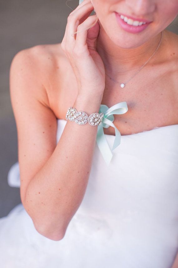 腕に光るビジューが可愛い♡きゅんとするデザインのブレスレットをあつめました♡にて紹介している画像