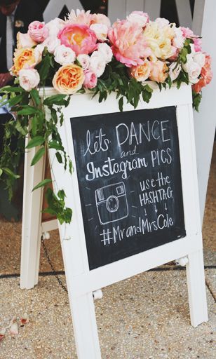 The Hottest DIY Photo Props Right Now: Instagram Frames in Trend ♡にて紹介している画像