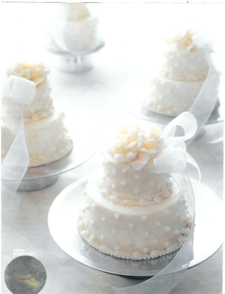 So Cute You Can't Eat It! Adorable Miniature Wedding Cakes ♡にて紹介している画像