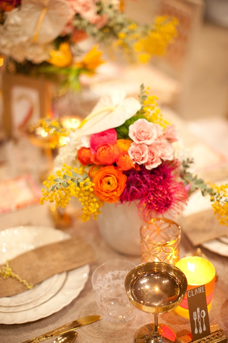 Cute Table Setting Ideas with Vibrant Neon Colors ♡にて紹介している画像