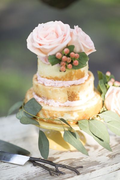 So Cute You Can't Eat It! Adorable Miniature Wedding Cakes ♡にて紹介している画像