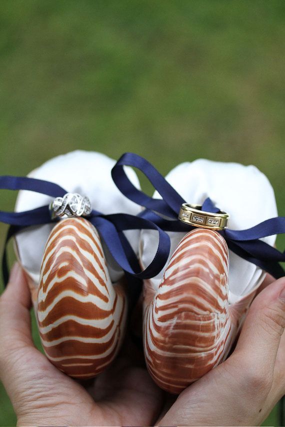 7 Enchanting Reasons to Dream of a Beach Wedding ♡にて紹介している画像