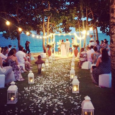7 Enchanting Reasons to Dream of a Beach Wedding ♡にて紹介している画像