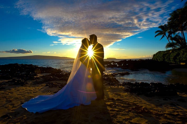 7 Enchanting Reasons to Dream of a Beach Wedding ♡にて紹介している画像