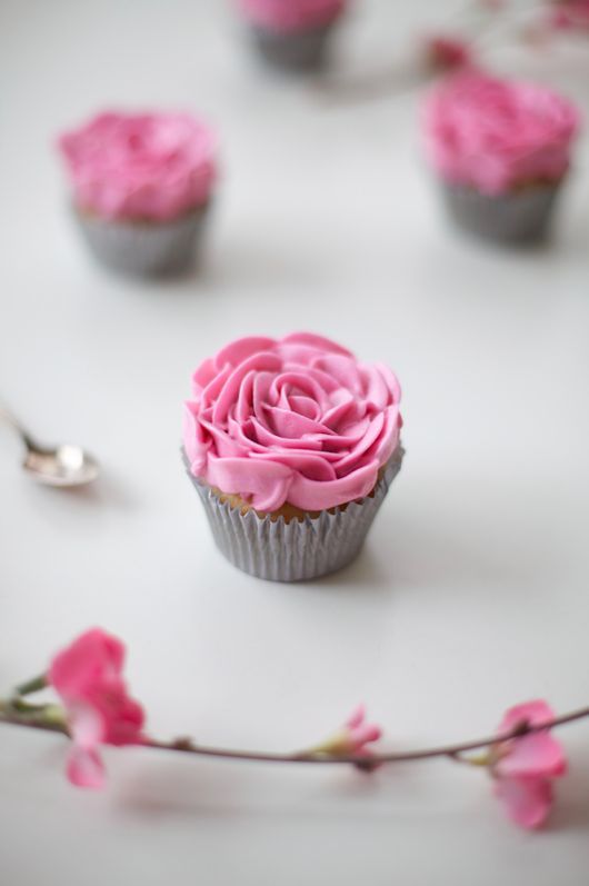 Gathered Adorable Flower Decorated Cupcakes♡にて紹介している画像