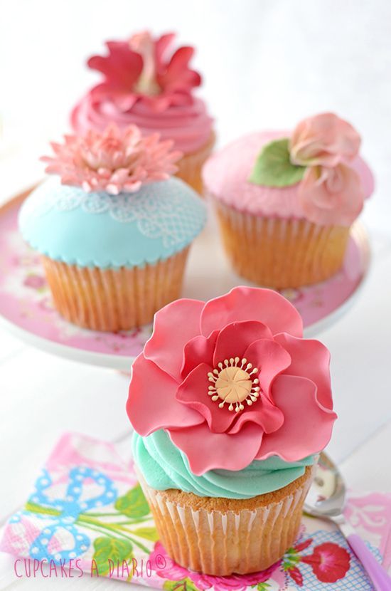 Gathered Adorable Flower Decorated Cupcakes♡にて紹介している画像